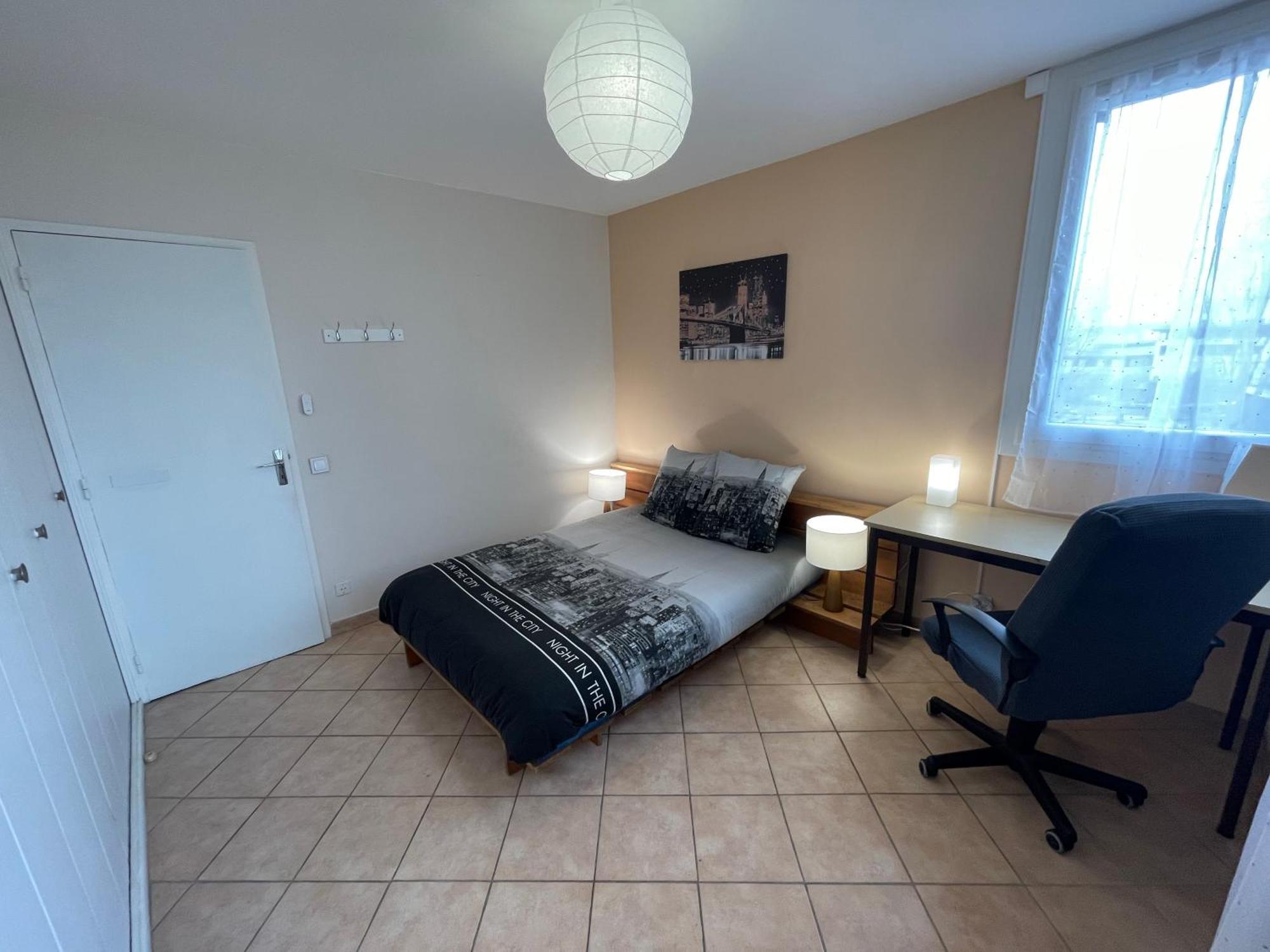 Chambre Privee En Colocation Dans Un Appartement Vaulx En Velin Centre ภายนอก รูปภาพ