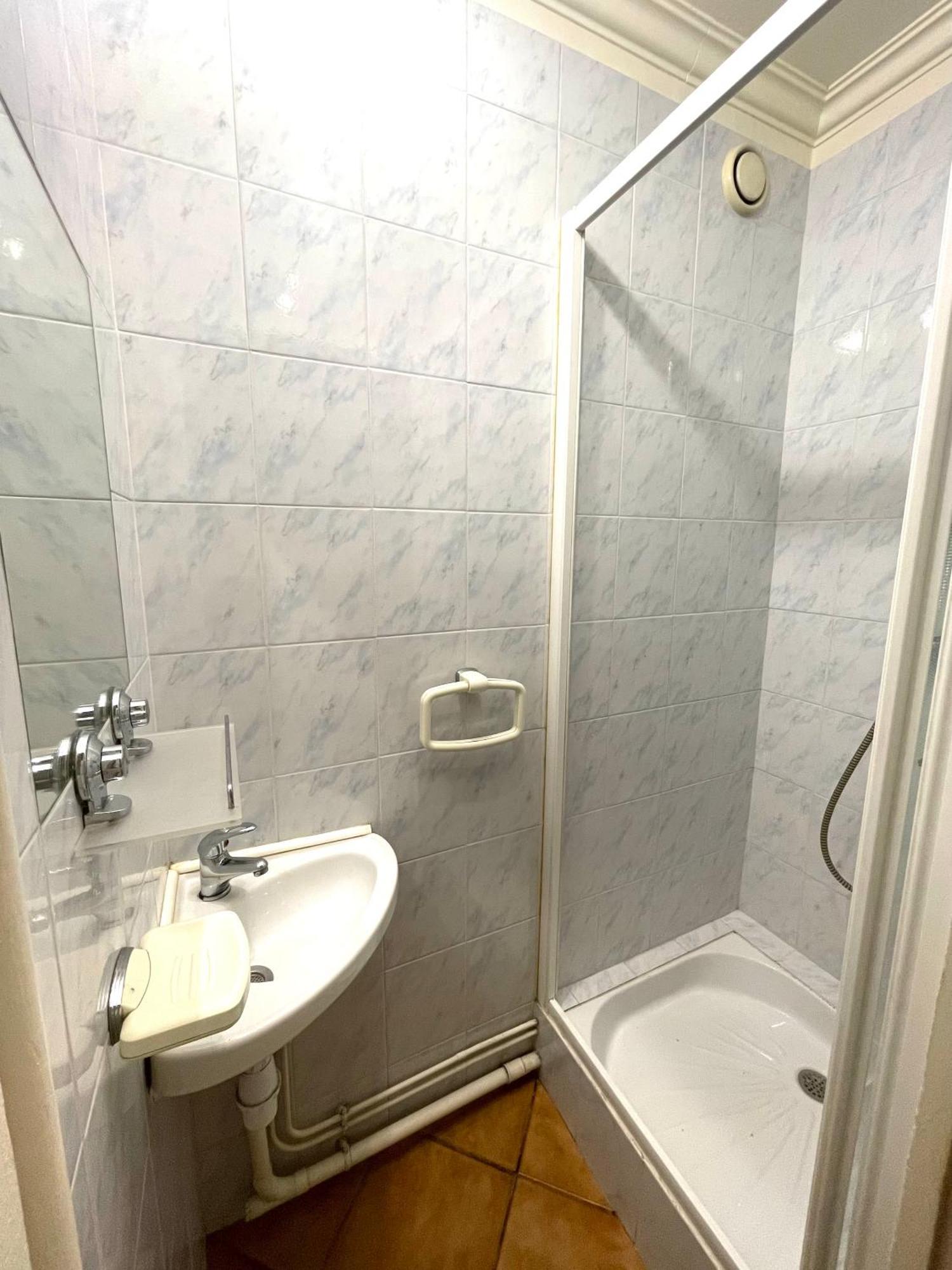 Chambre Privee En Colocation Dans Un Appartement Vaulx En Velin Centre ภายนอก รูปภาพ